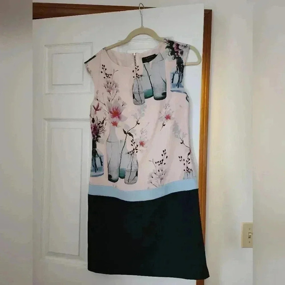 Ted Baker shift dress with vases - Picture 2 of 13